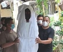 Mimpi Melihat Pocong Raksasa